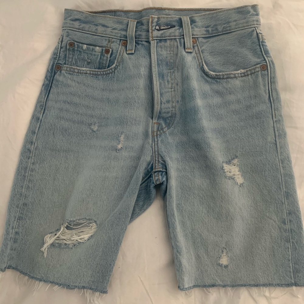 Levi’s NWOT Bermuda Shorts!